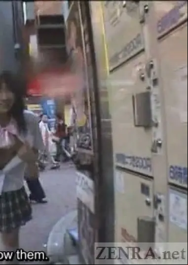 Japanese schoolgirl flashing
